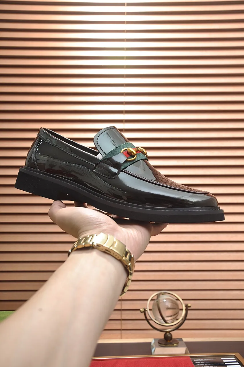 Factory price 540💶Italy’s top luxury men’s shoe giant (GUCCI) (Gucci) (full cowhide lining) new arrival🍃Original European style🔰 Pleasant to the eye😍In order to make the shoes more durable and non-deformable🌀The production continues to follow traditional methods but there is still no lack of innovation💪The original open-edge beaded cowhide is selected for the leather♻️ Smooth, natural and extra bright⭐Made of imported cowhide The rich man’s first choice 38-45 (45 customized)